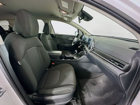 Used 2025 Kia Sportage LX FWD image 28