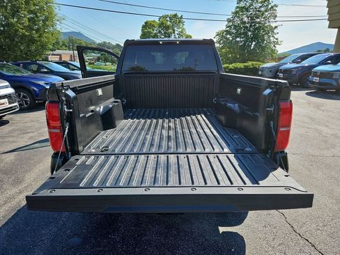 Used 2025 Toyota Tacoma SR5 AWD/4WD image 22