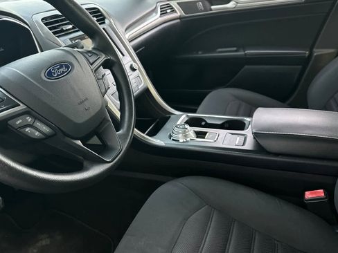 Used 2019 Ford Fusion SE image 14
