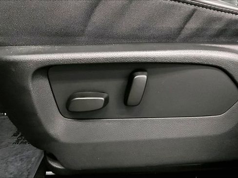 Used 2023 Buick Envision Avenir AWD/4WD image 32