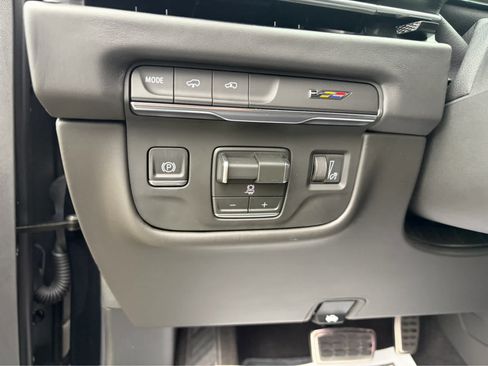 Used 2026 Cadillac Escalade V w/ LPO, ONYX Package AWD/4WD image 17