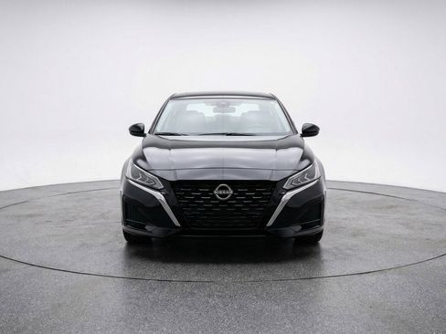 Used 2025 Nissan Altima 2.5 SV FWD image 2