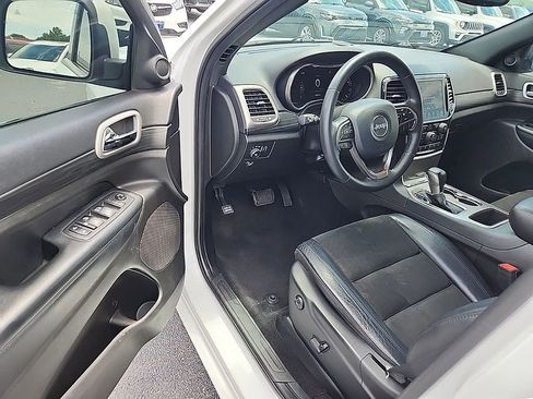 Used 2021 Jeep Grand Cherokee Laredo X image 3