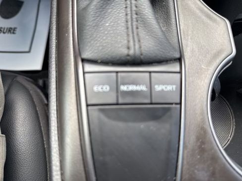 Used 2022 Toyota Camry SE image 34