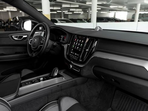 Used 2022 Volvo XC60 T8 R-Design w/ Advanced Package AWD/4WD image 28