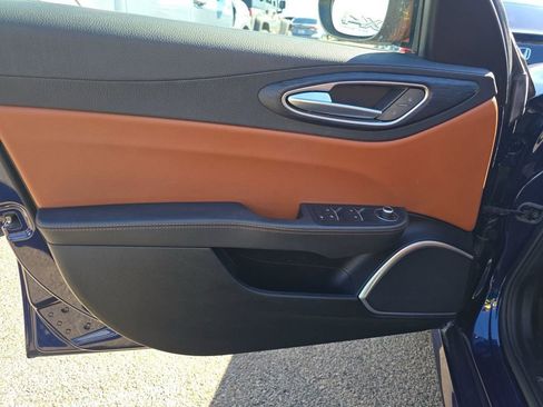 Used 2020 Alfa Romeo Giulia w/ Nero Edizione image 13