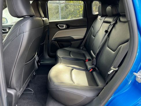 Used 2025 Jeep Compass Limited image 35