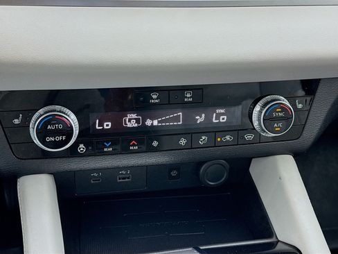 Used 2024 Mitsubishi Outlander SEL AWD/4WD image 12
