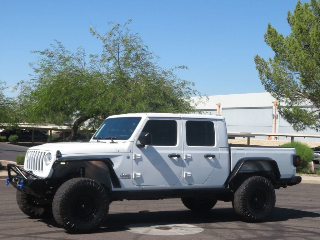 Used 2021 Jeep Gladiator Overland AWD/4WD image 1
