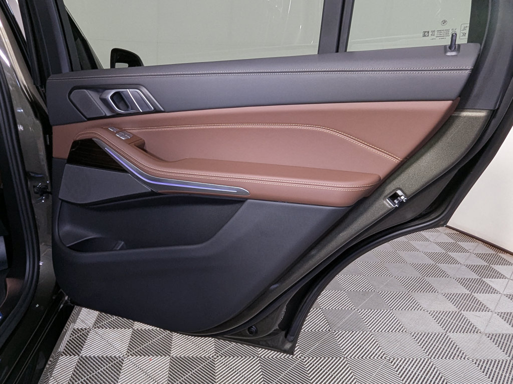 Certified 2025 BMW X7 xDrive40i AWD/4WD image 47