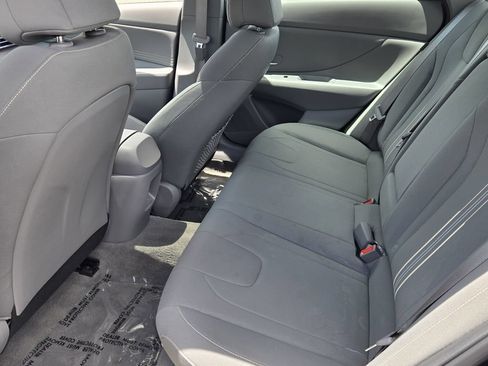 Certified 2025 Hyundai Elantra SEL FWD image 11