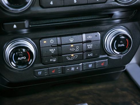 Used 2016 Ford F150 Platinum w/ Equipment Group 701A Luxury image 12