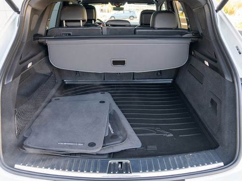 Used 2025 Porsche Cayenne image 28