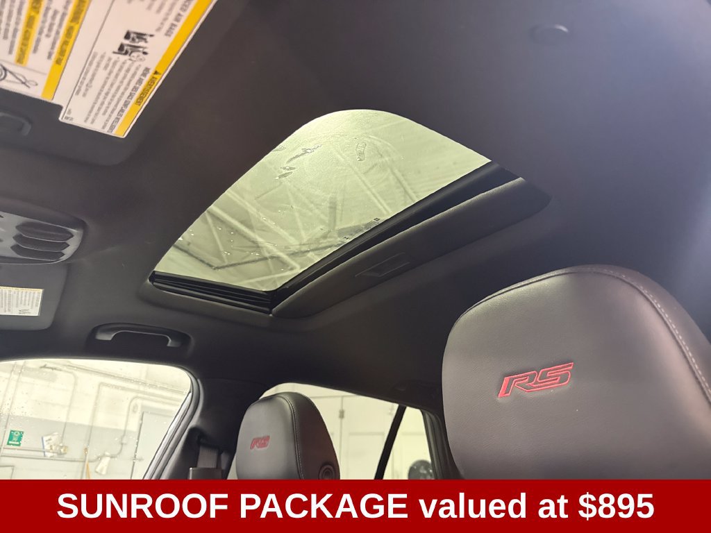 Used 2025 Chevrolet Trax RS w/ Sunroof Package FWD image 3