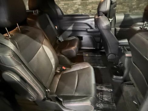 Used 2025 Toyota Sienna XSE w/ XSE Plus Package AWD/4WD image 35