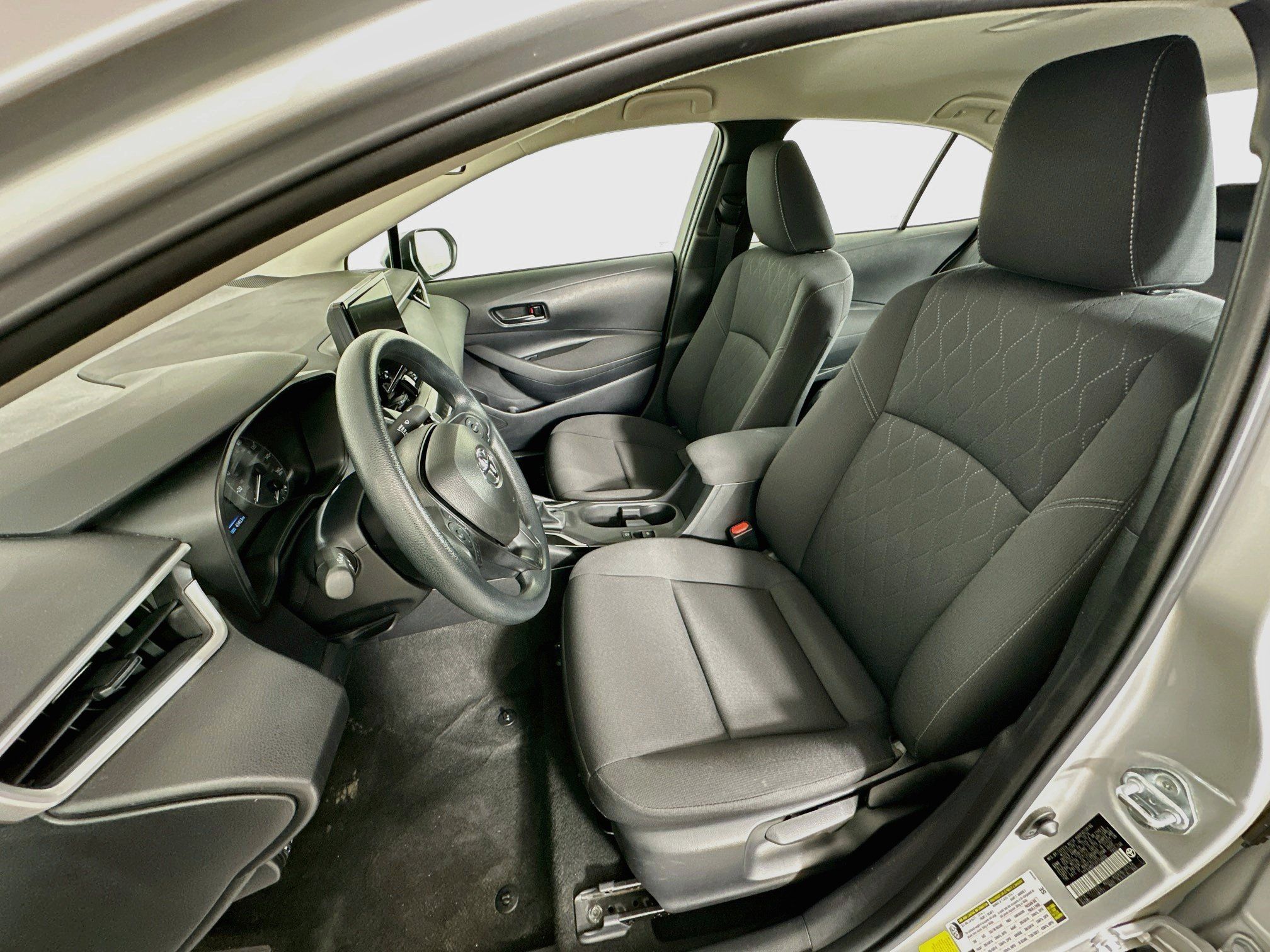 Used 2025 Toyota Corolla LE FWD image 13