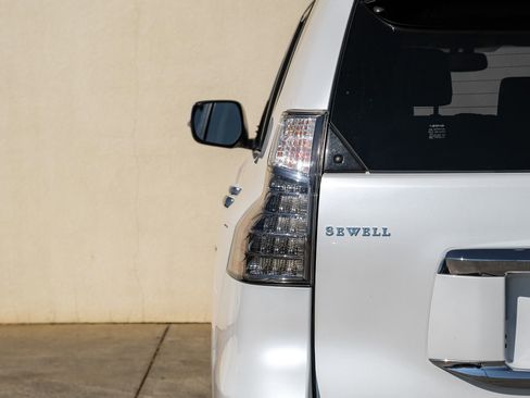 Used 2015 Lexus GX 460 w/ Premium Package image 47
