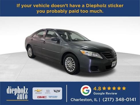 Used 2010 Toyota Camry LE image 1