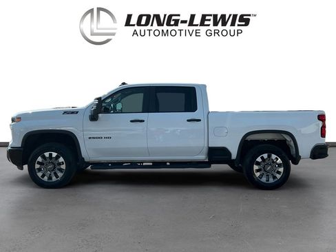 Used 2024 Chevrolet Silverado 2500 Custom w/ Custom Value Package image 2