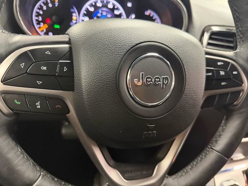 Used 2019 Jeep Grand Cherokee Altitude image 18