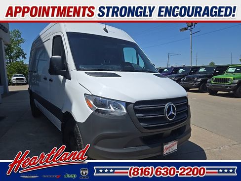 Used 2025 Mercedes-Benz Sprinter 2500 image 12