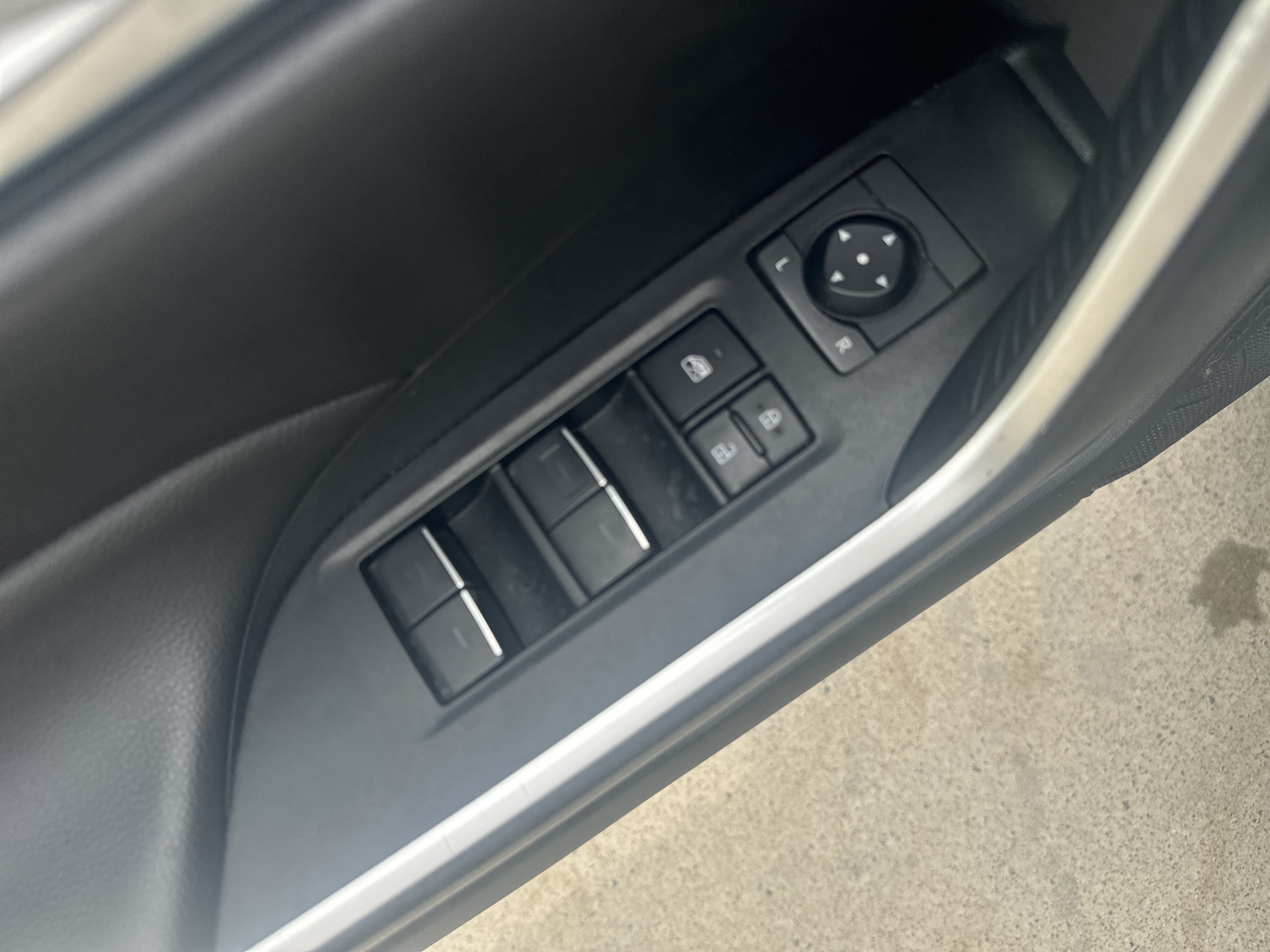 Used 2025 Toyota RAV4 XLE AWD/4WD image 14