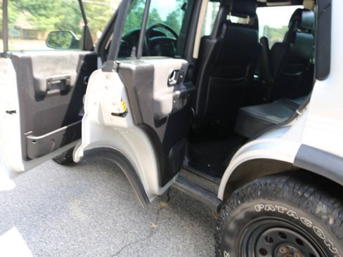 Used 2004 Land Rover Discovery HSE AWD/4WD image 19
