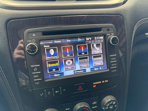 Used 2015 Chevrolet Traverse LT w/ Style and Technology Package image 23