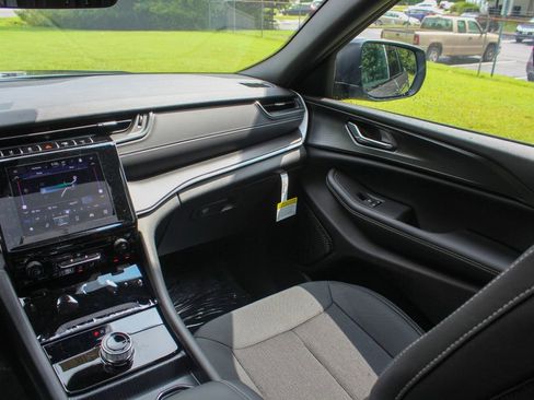 New 2025 Jeep Grand Cherokee L Laredo image 22