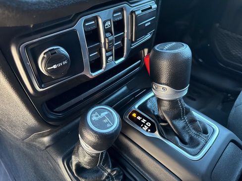 Used 2024 Jeep Gladiator Sport AWD/4WD image 39