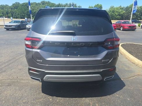 Used 2025 Honda Pilot Touring image 5