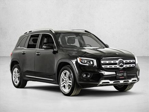 Used 2023 Mercedes-Benz GLB 250 4MATIC image 3