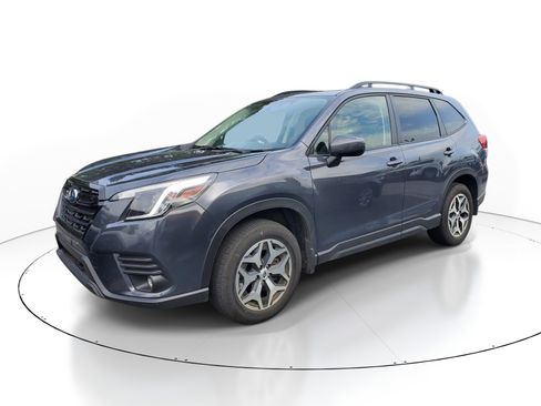 Used 2024 Subaru Forester Premium AWD/4WD image 2