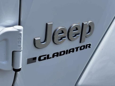 Used 2023 Jeep Gladiator Overland image 27
