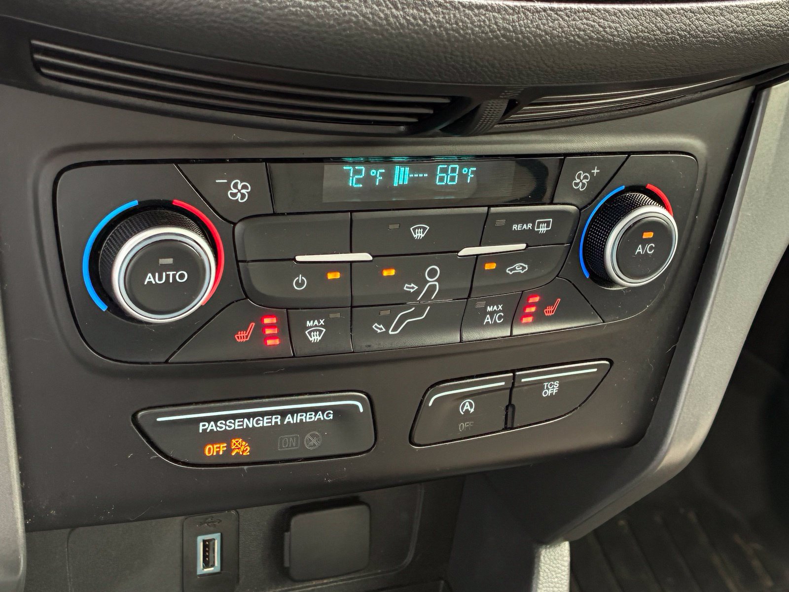 Used 2018 Ford Escape SE w/ SE Sync 3 Package AWD/4WD image 9
