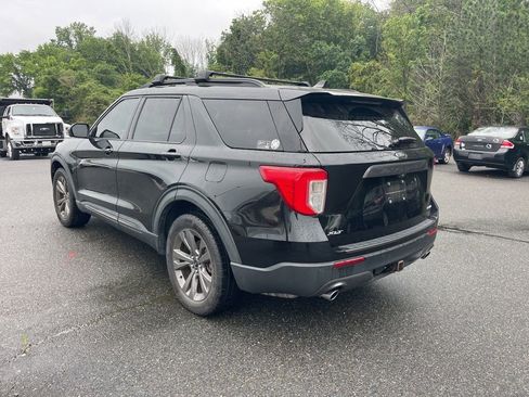 Used 2021 Ford Explorer XLT w/ Equipment Group 202A AWD/4WD image 3