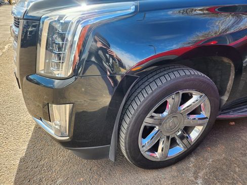 Used 2015 Cadillac Escalade Luxury image 5