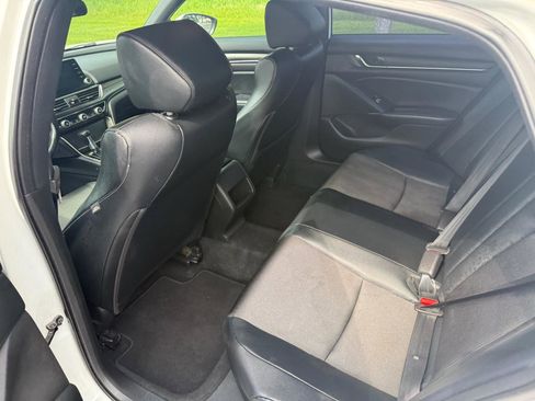 Used 2018 Honda Accord Sport image 11