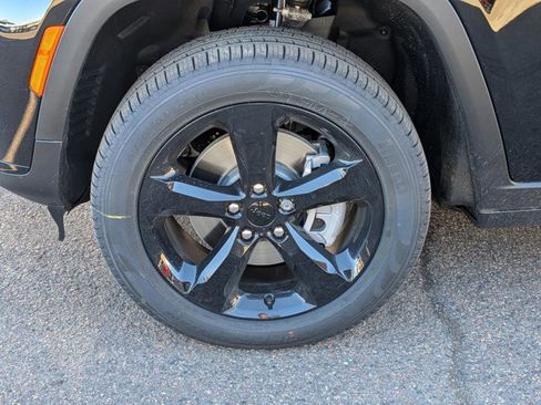 New 2025 Jeep Grand Cherokee L Limited image 10