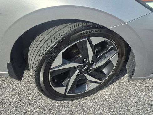 Used 2023 Hyundai Elantra SEL w/ Convenience Package FWD image 3