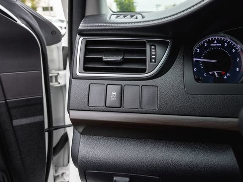 Used 2017 Toyota Camry XLE w/ Convenience Package FWD image 14
