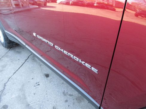 Used 2022 Jeep Grand Cherokee Limited AWD/4WD image 6