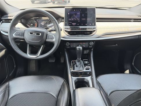 Used 2024 Jeep Compass Latitude AWD/4WD image 2