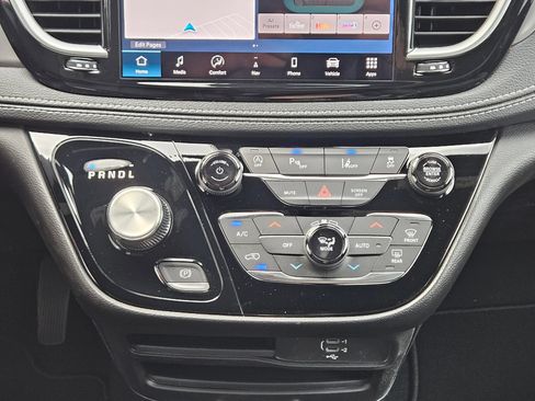 New 2027 Chrysler Pacifica Select FWD image 10