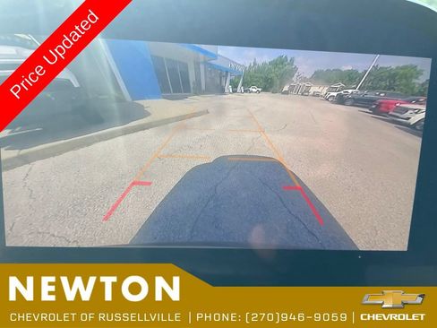 Used 2025 Chevrolet Traverse LT FWD image 6