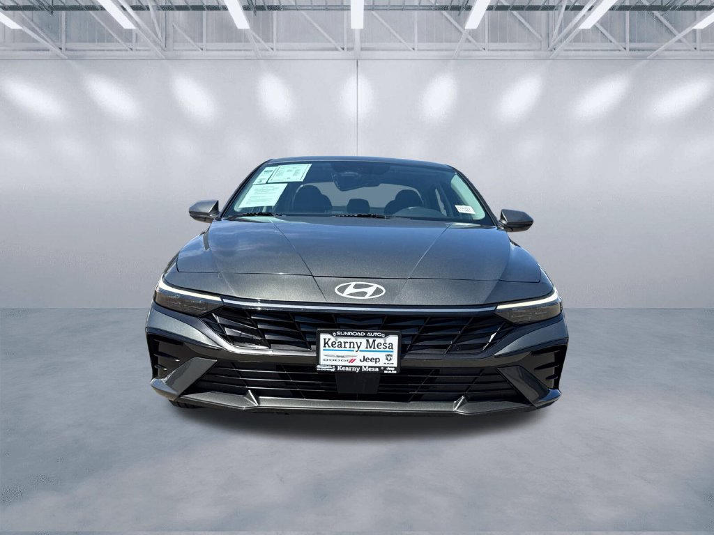 Used 2025 Hyundai Elantra SEL FWD image 2