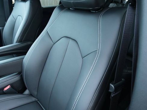 New 2026 Chrysler Voyager LX image 22