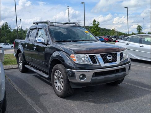 Used 2011 Nissan Frontier SL RWD image 2