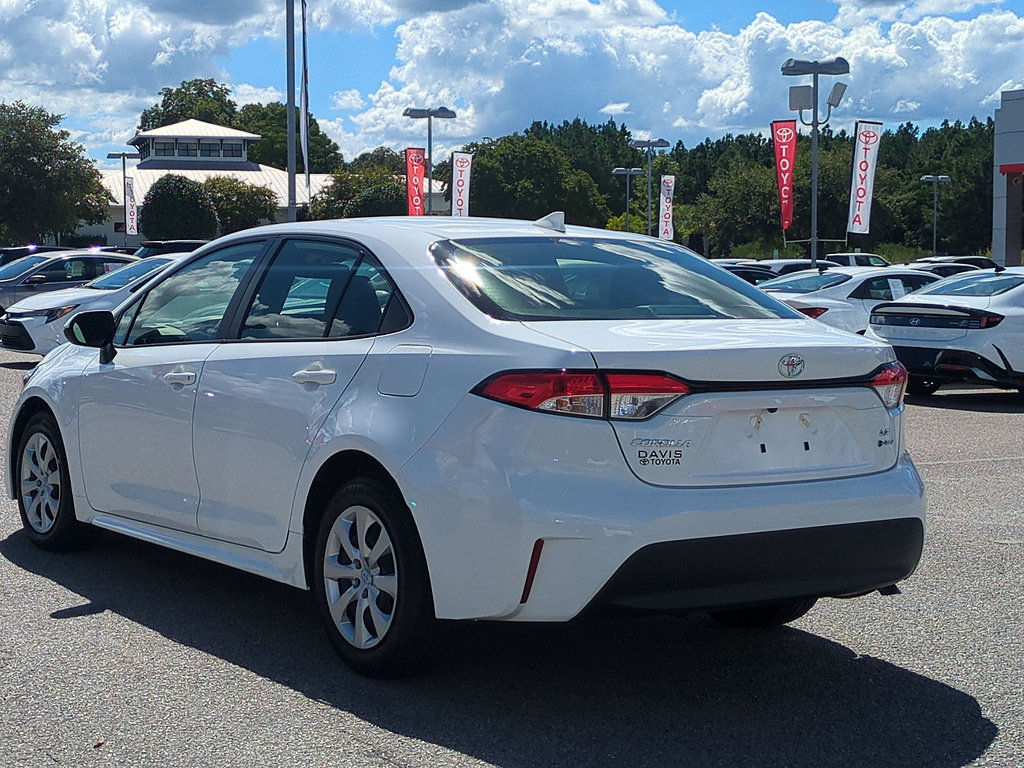 Used 2026 Toyota Corolla LE FWD image 5