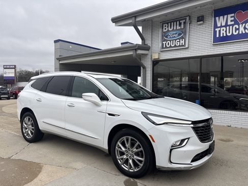 Used 2024 Buick Enclave Essence w/ Experience Buick Package image 3